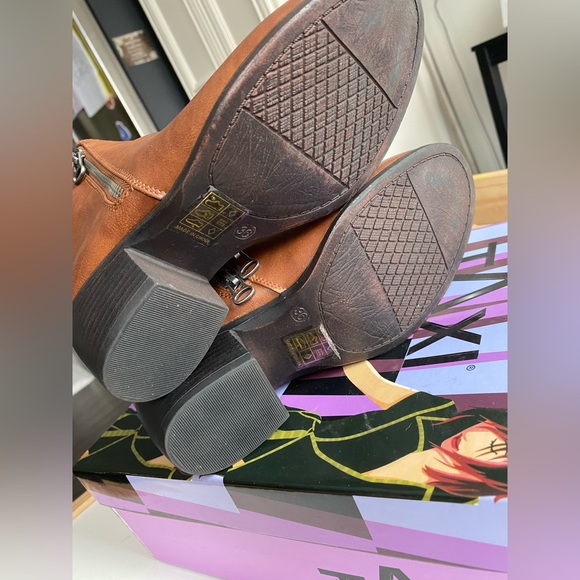 Taxi Booties - Picture 7 of 8